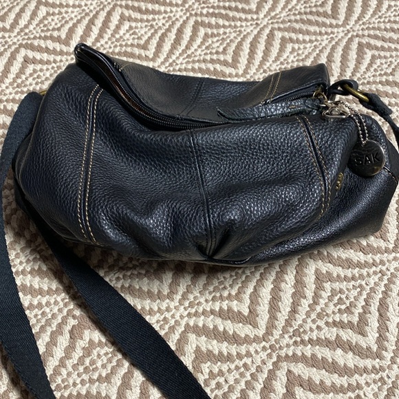 The sak Deena flop crossbody bag black pebbled leather purse fold over zip flap - Picture 9 of 12